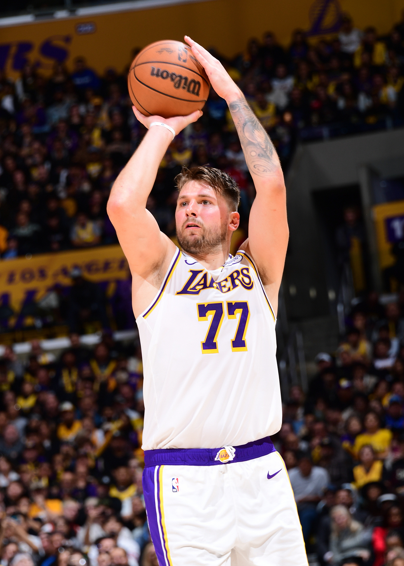 lol中国总决赛-赛前洛杉矶快船备战意大利杯，强势反弹细节曝光，话题不断，更衣室氛围转暖的简单介绍