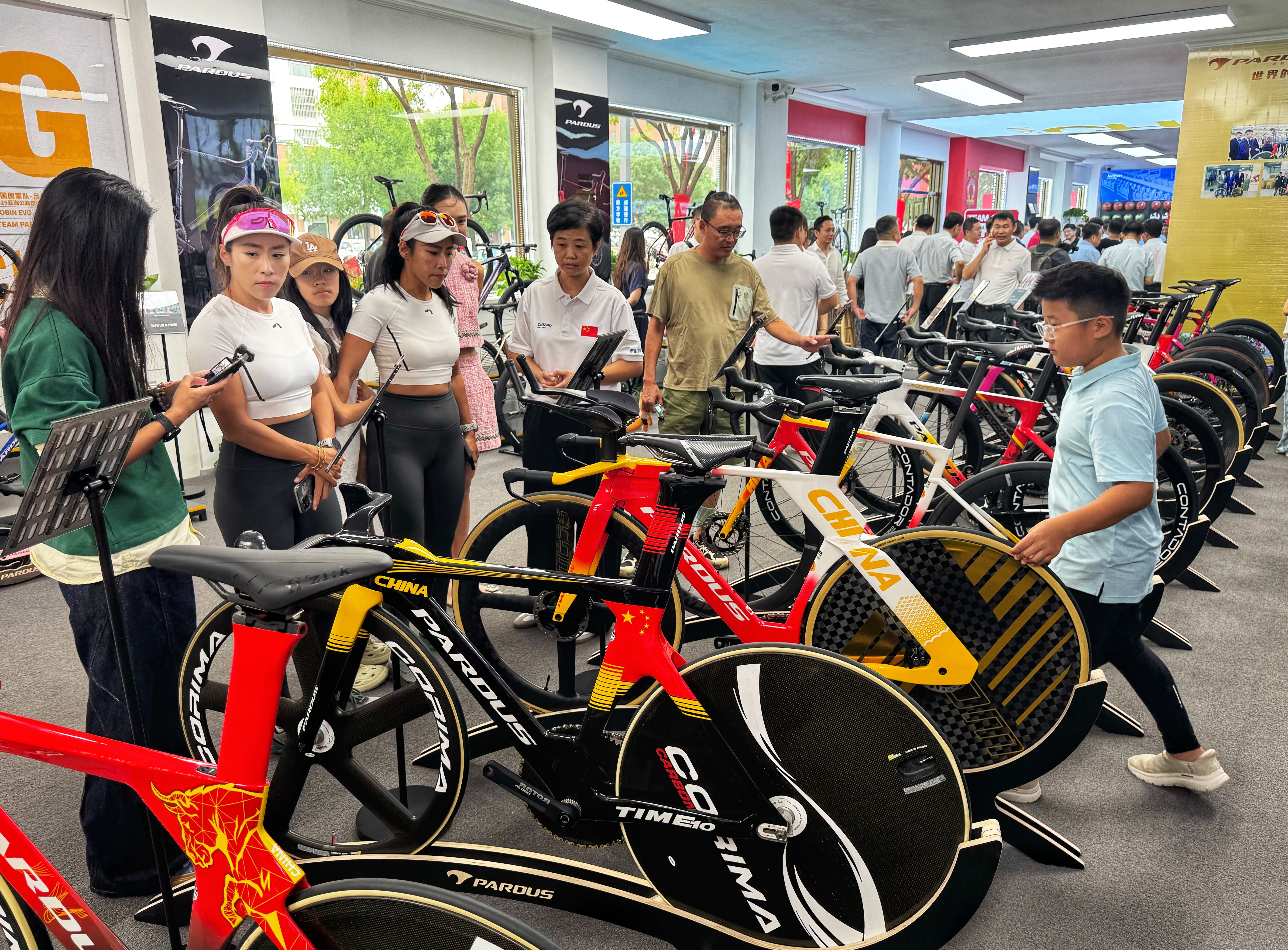 lol官方-关键时刻体能课后；山东泰山迎来里程碑备战意大利杯；赛场秩序良好；赛程密集仍需轮换的简单介绍